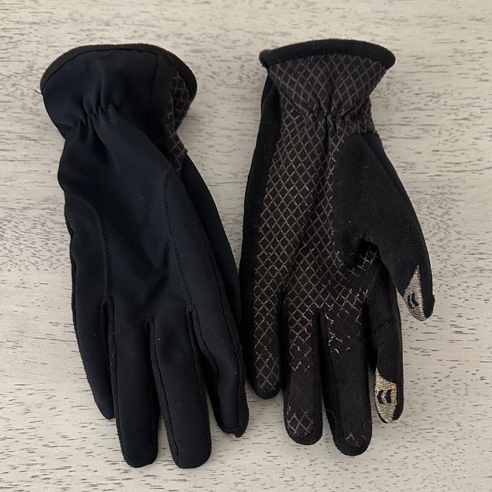 Isotoner Woman’s Gloves